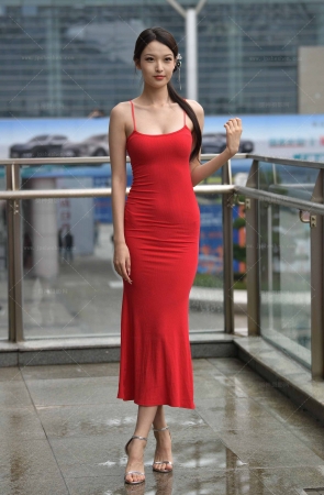 24611-2=78√魅力红吊带裙美女【套图➕视频】 15P