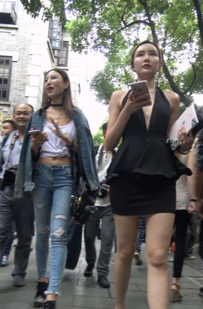 超性感深V领包臀裙美腿女神