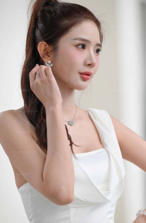 25830-16-123√粉嫩美腿美足网红-不知其芳名 11P