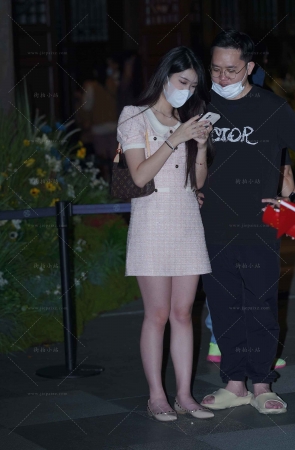 漂亮的平底鞋，淡粉色裙小姐姐