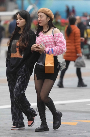 街拍黑丝短裙妹子-13P