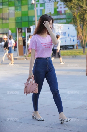 头发有点乱~