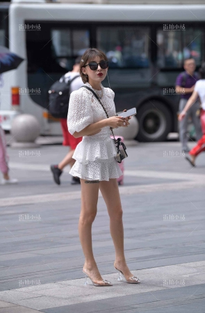 街拍短发美女