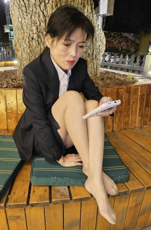 某银行熟女职员工装肉丝手机4K5min手机图33P 8P