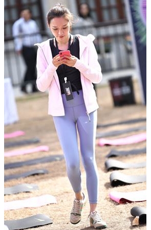 练瑜伽的小姐姐(40P)