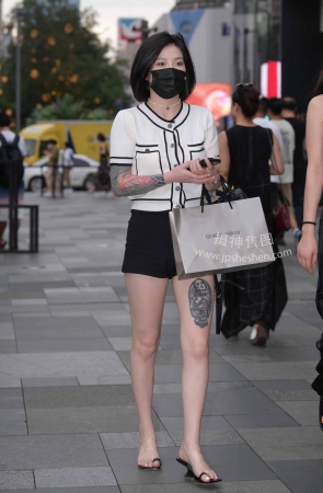 2271-17+110大白腿凉拖女生 18P