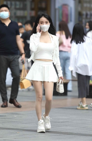 性感肉丝街拍短裙妹子