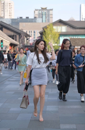 视觉冲击街拍作品 - 性感包臀裙，美腿女友