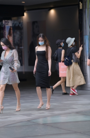 两个漂亮的美女