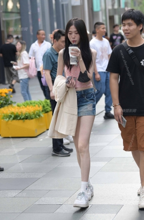 清纯可爱甜美妞/。231011-3-44 13P