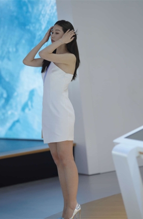 迷人白色套装裙