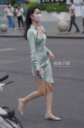 街拍好身材小姐姐