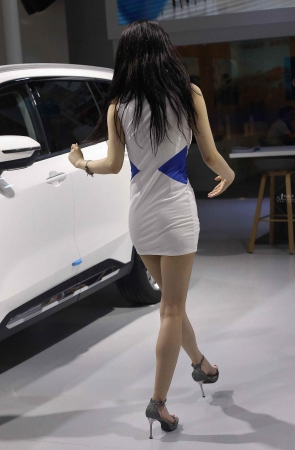 街拍短裙高跟