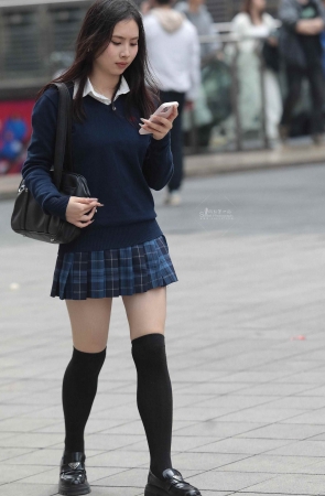 街拍短裙妹子
