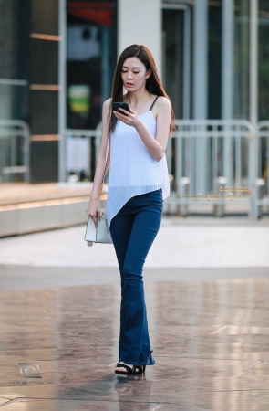 亭亭玉立的气质美女