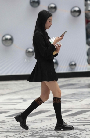街拍短裙妹子