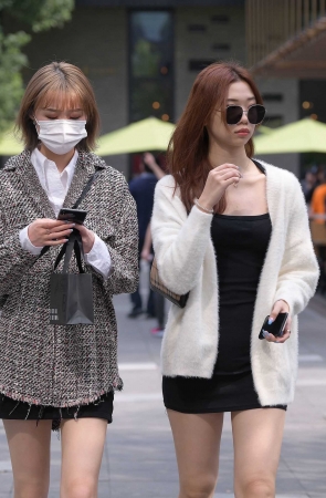 雪白美腿小姐姐