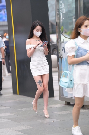 来喝杯星巴克～