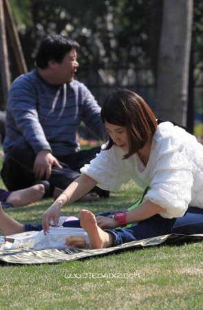 街拍透明短丝美女