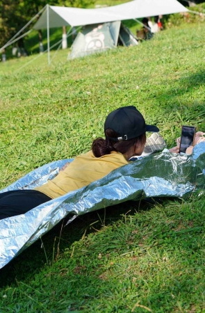 草地上的短丝老baby [23P]