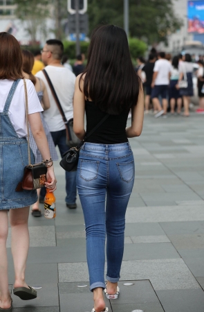 这牛仔裤