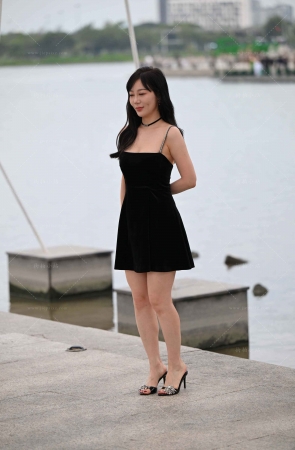 黑色吊带裙御姐女神