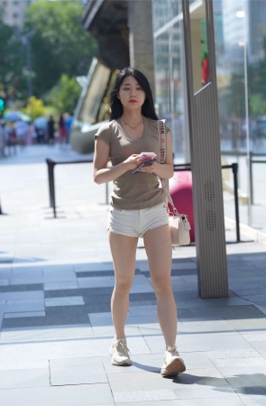 邻家甜美可爱女孩