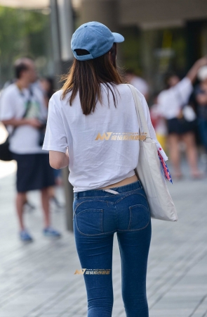蜜桃紧牛女