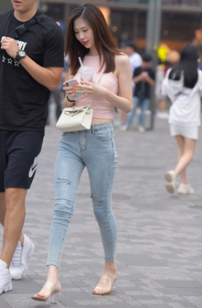 性感牛仔裤美女