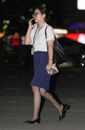 夜班回家的地勤工装黑丝25P 9P