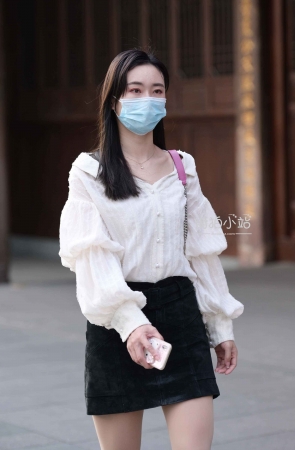 街拍喜欢穿R丝的高跟朲槭