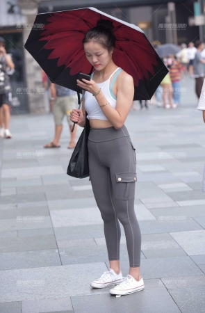 等闺蜜的小姐姐