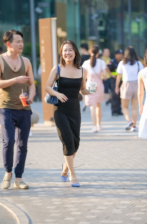 圆润吊带包臀长裙女