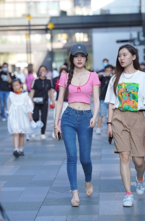 漂亮牛仔裤小姐姐