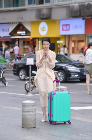 等人的高挑韵味美女