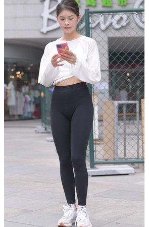 攀岩的黑色紧身裤美女【套图+视频】