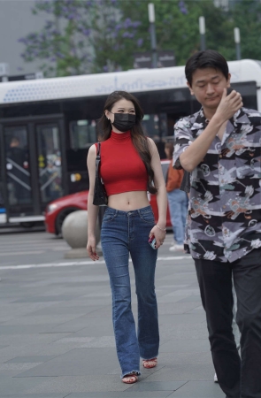 牛仔裤冷艳气质