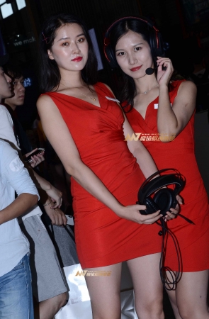 红裙女郎