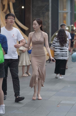 街拍长裙美女姐姐