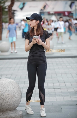 甜美运动女孩