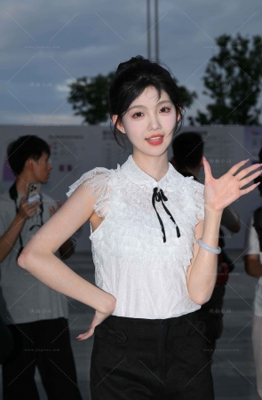甜美可爱网红女孩---小面包