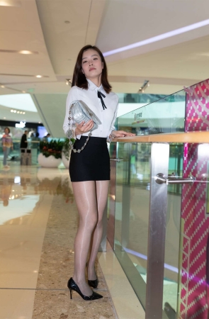 白衬衫制服小姐姐