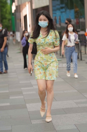 搭讪碎花连衣裙美姐