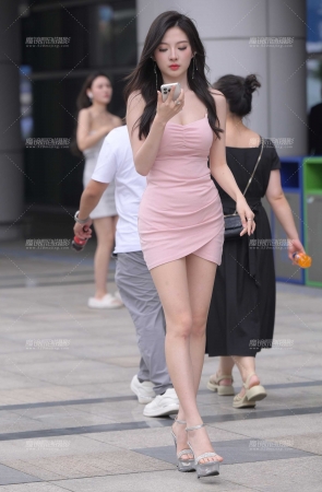 粉裙美女 [22P]