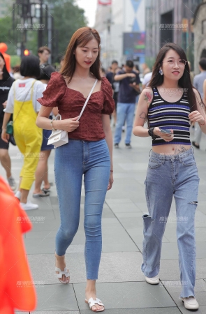 长腿紧牛美眉