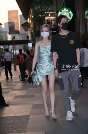 吊带裙、白皙高跟女友 【图片➕视频】