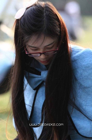 秀气的丝袜妹子