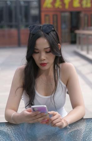 310超性感白色包臀裙美女