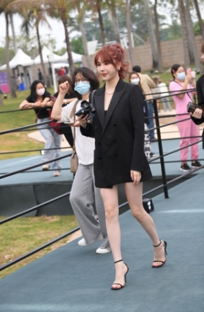 美腿高跟小姐姐