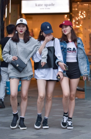 几个时尚的美腿美眉